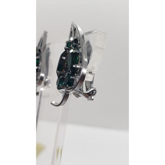 Vintage Earrings Leaf With Emerald Green Rhinestones Clip On Silver Toned - Picture 9 of 10